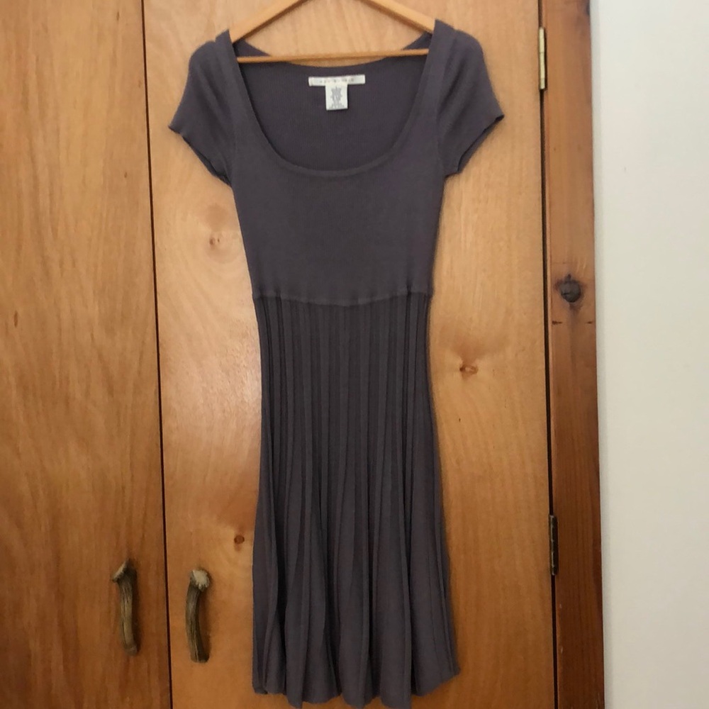 Max studio knit short sleeve dress color grey, machine washable